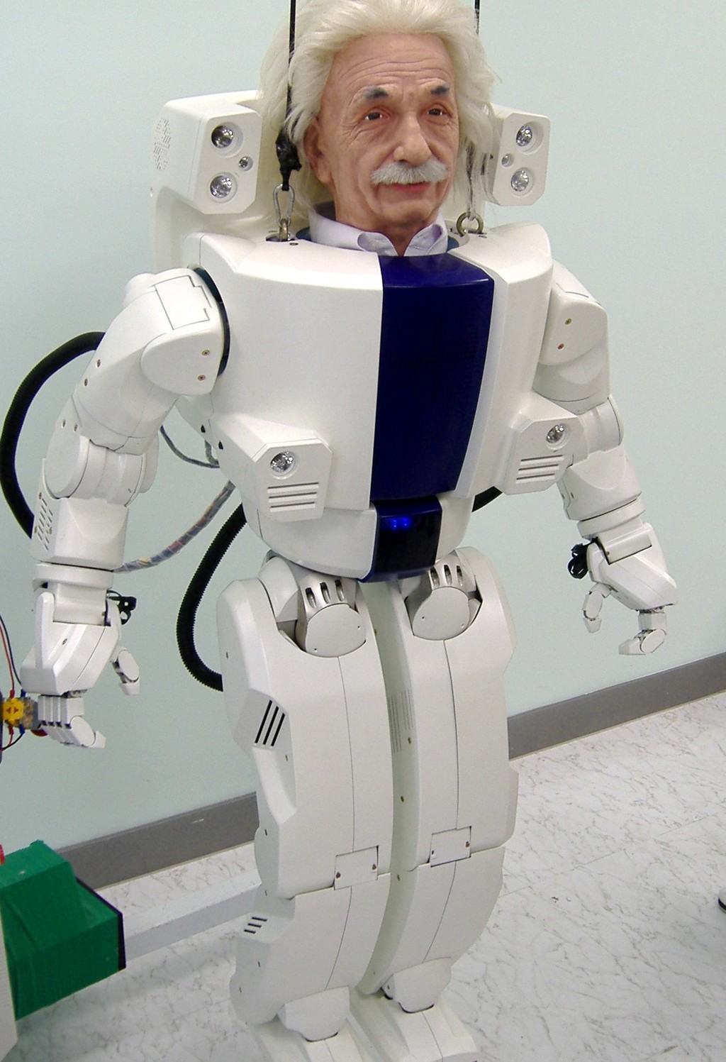 Обычного человека сделают роботом. Робот Эйнштейн Хэнсон Робатикс. Робот человек. Современные роботы. Роботизированный человек.